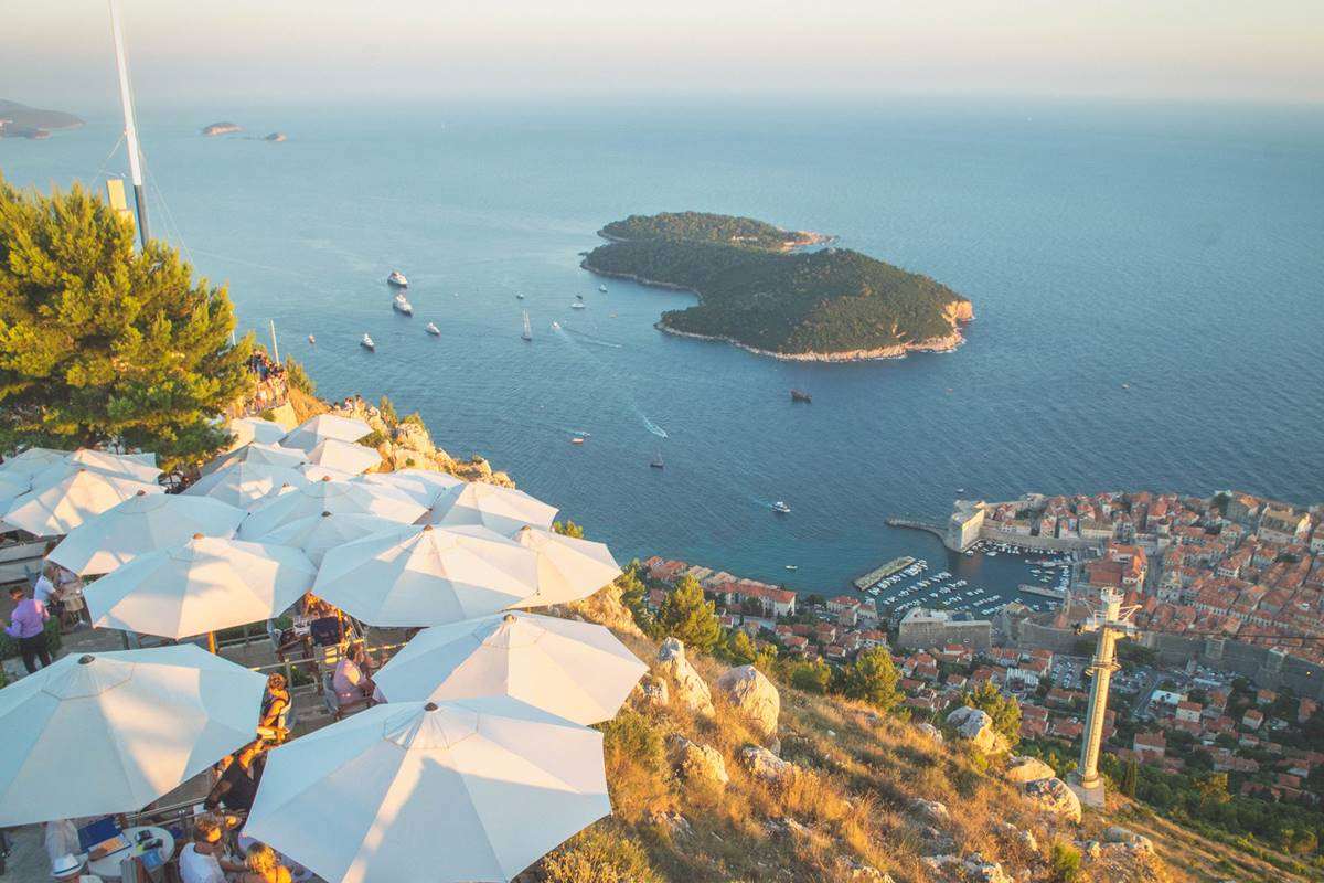 How to Avoid Crowds in Dubrovnik: Tips From a Lovely Visitor Christina 1 Christina Guan Dubrovnik Crowds (3)