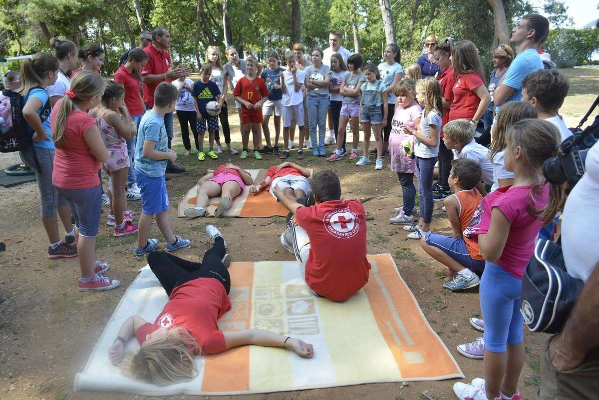 Photo Gallery: Lokrum was Children's Island Today 3 games-day-at-lokrum-and-red-cross-1
