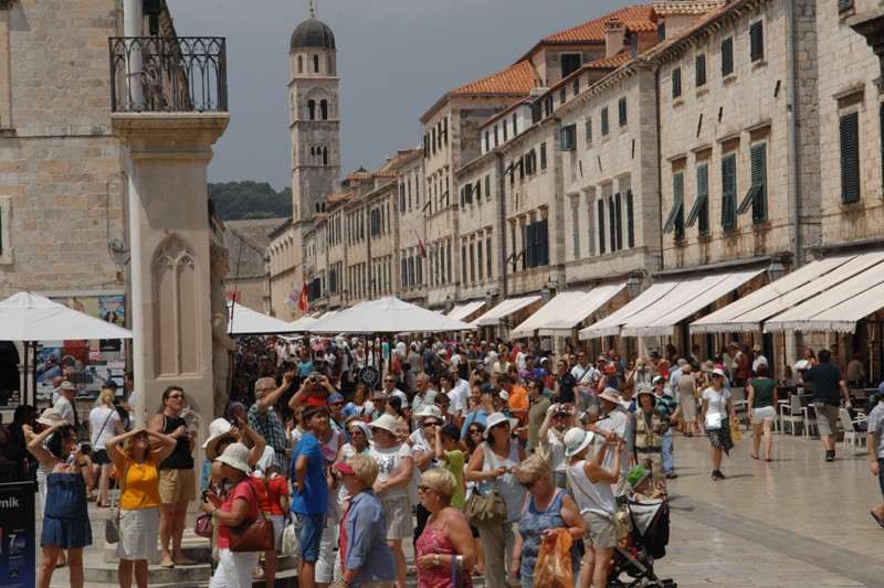 Tourists at Stradun