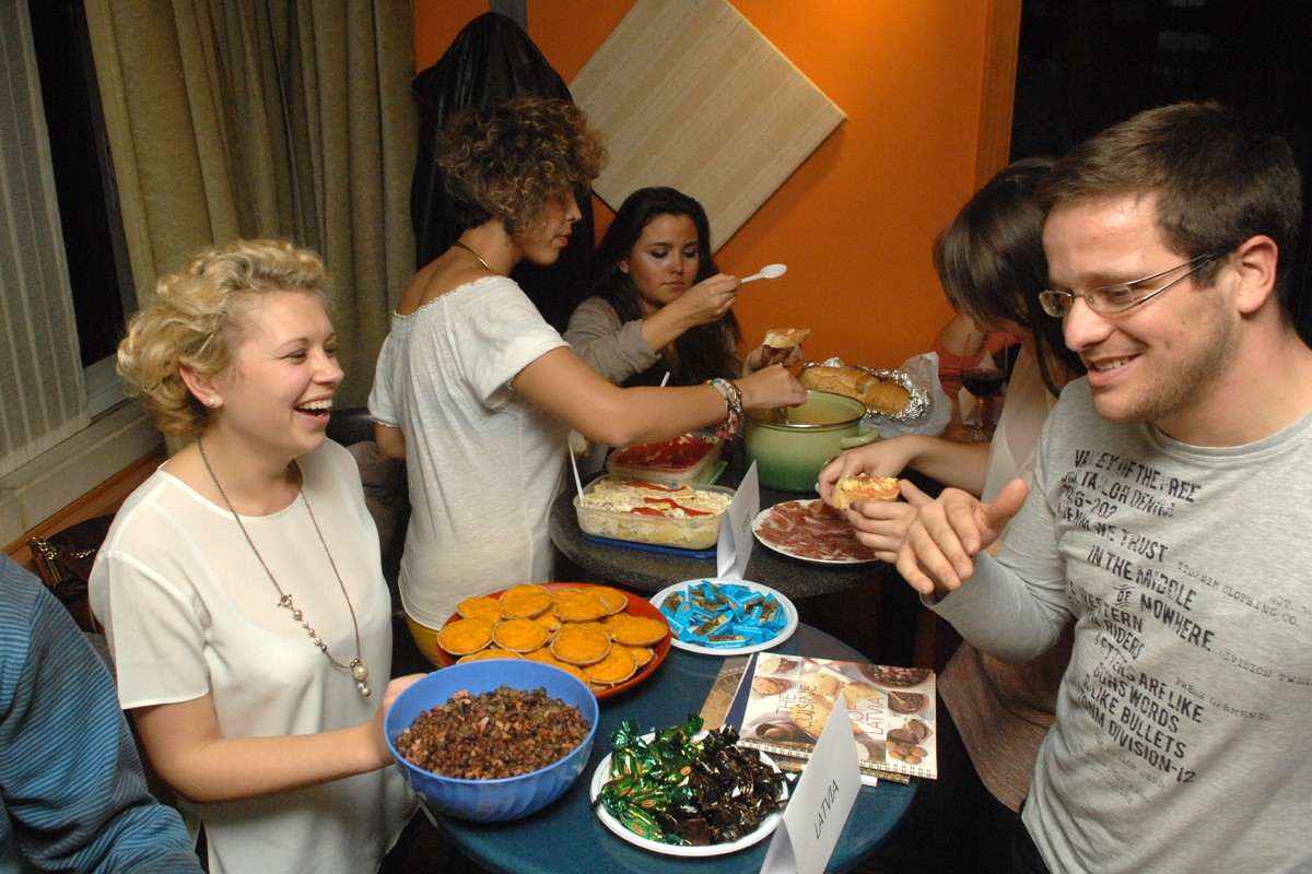 Erasmus exchange students cooking