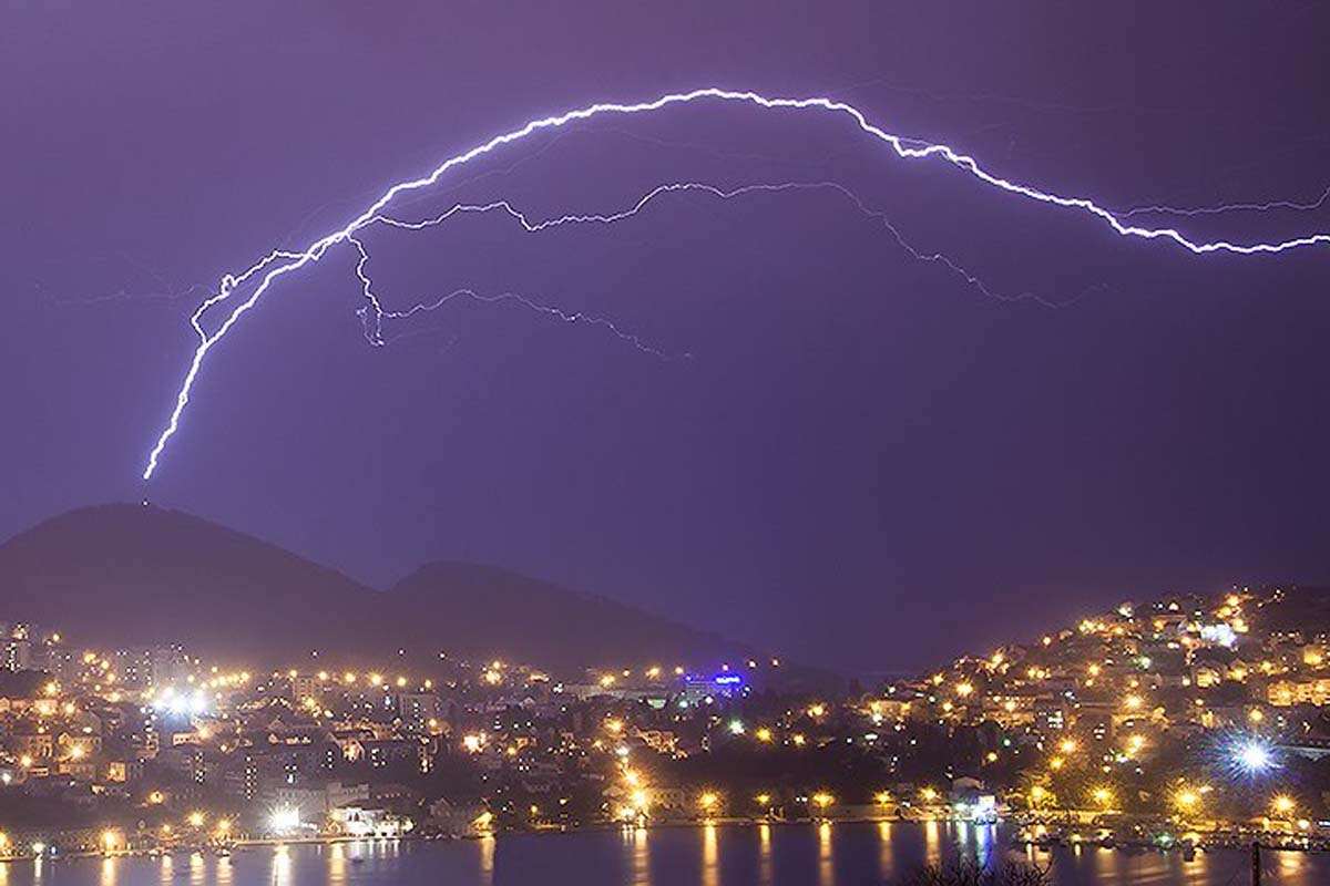 Lightning storms over Dubrovnik - photo by Storm Chasers