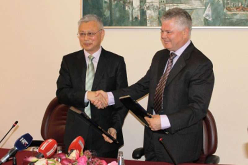 Dubrovnik mayor Andro Vlahušić and mayor of Chinese city Sanya Wang Yong