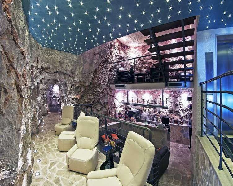 Cave Bar Hotel More