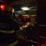 Firefighters extinguished the fire and saved the car! 13 Firemen