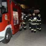 Firefighters extinguished the fire and saved the car! 8 Firemen