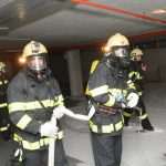 Firefighters extinguished the fire and saved the car! 18 Firemen
