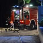 Firefighters extinguished the fire and saved the car! 20 Firemen