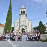 Folklore Dances are Quite Popular Again: Pupils Showed What Love for Heritage Really is! 36 Folklore and Tradition on Osojnik 8