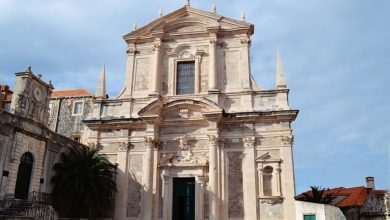 Holy Mass in English Every Sunday in the Church of St. Ignatious 2 Jesuit Church of St. Ignatious