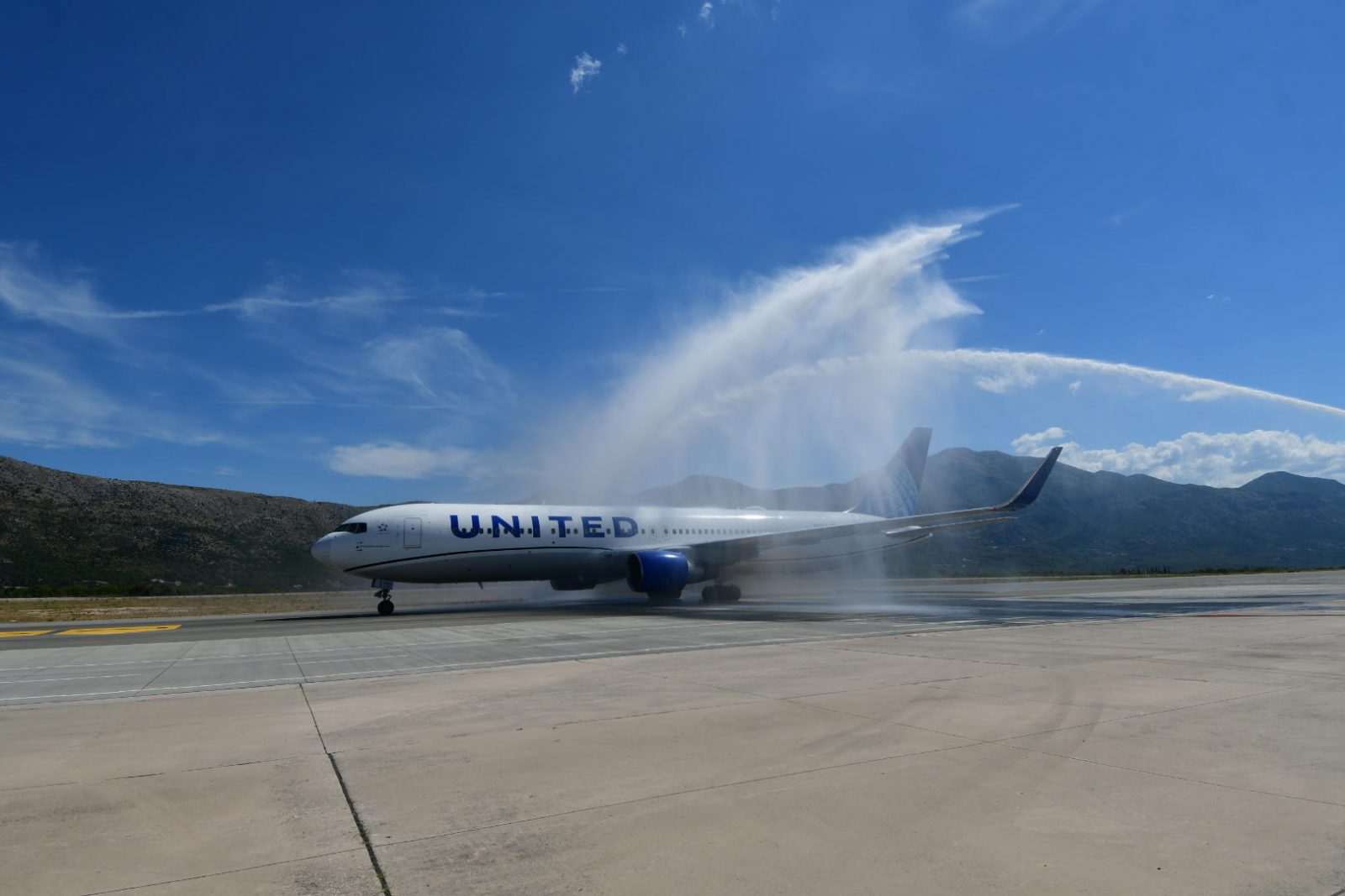 WELCOME AMERICA! First Ever Commercial Flight New York - Dubrovnik Since Croatia was Founded 1 united airlines dubrovnik 4