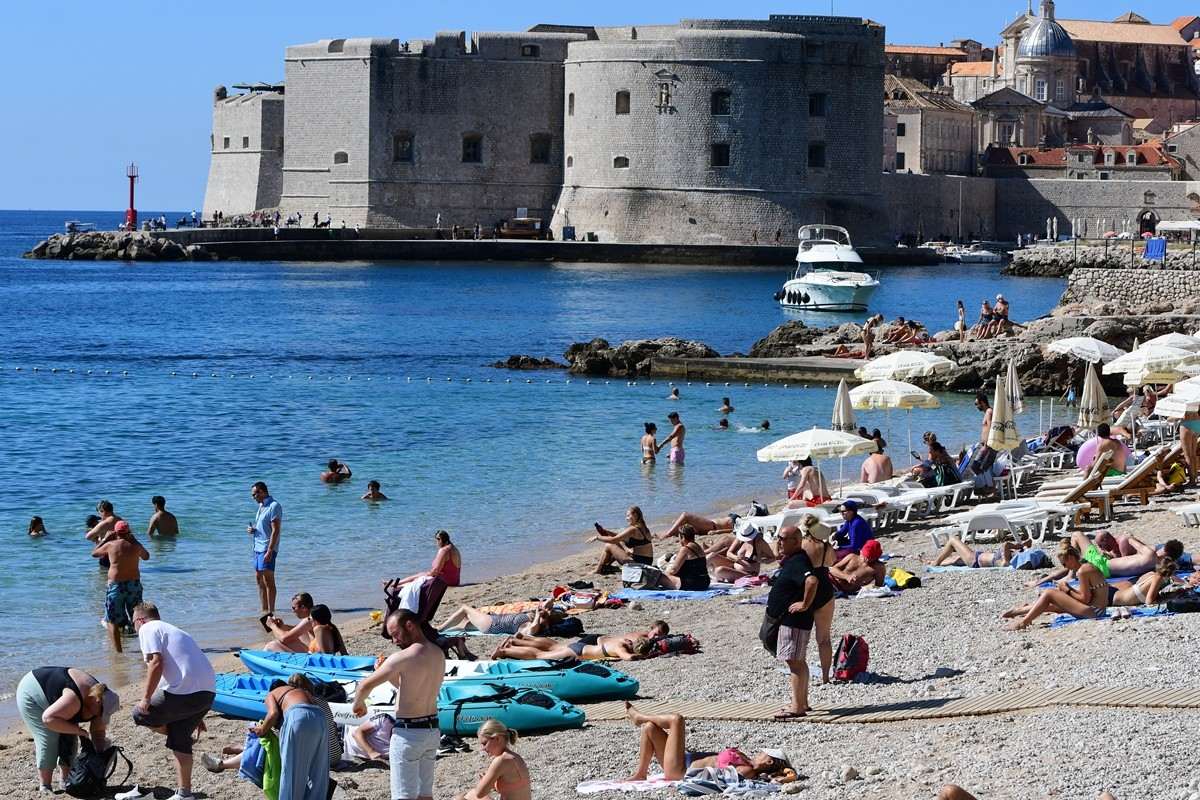 Late Summer Joys: Banje Beach Still Full of Bathers 1 banje 11