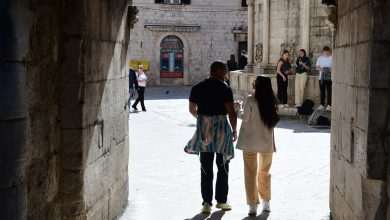 Tourists all Around the Old Town 18