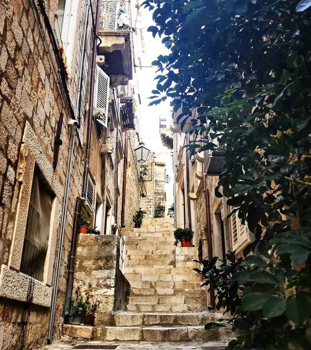 narrow street1 1