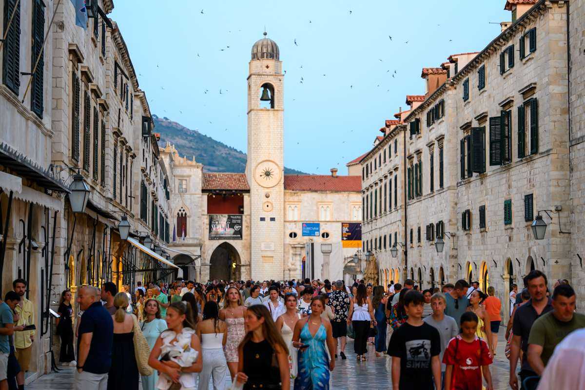 Evening on Stradun: When Dubrovnik Slows Down and Comes Alive Again 1 stradun01