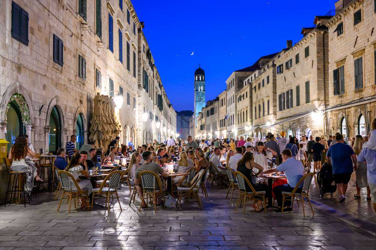 Evening on Stradun: When Dubrovnik Slows Down and Comes Alive Again 6 stradun06