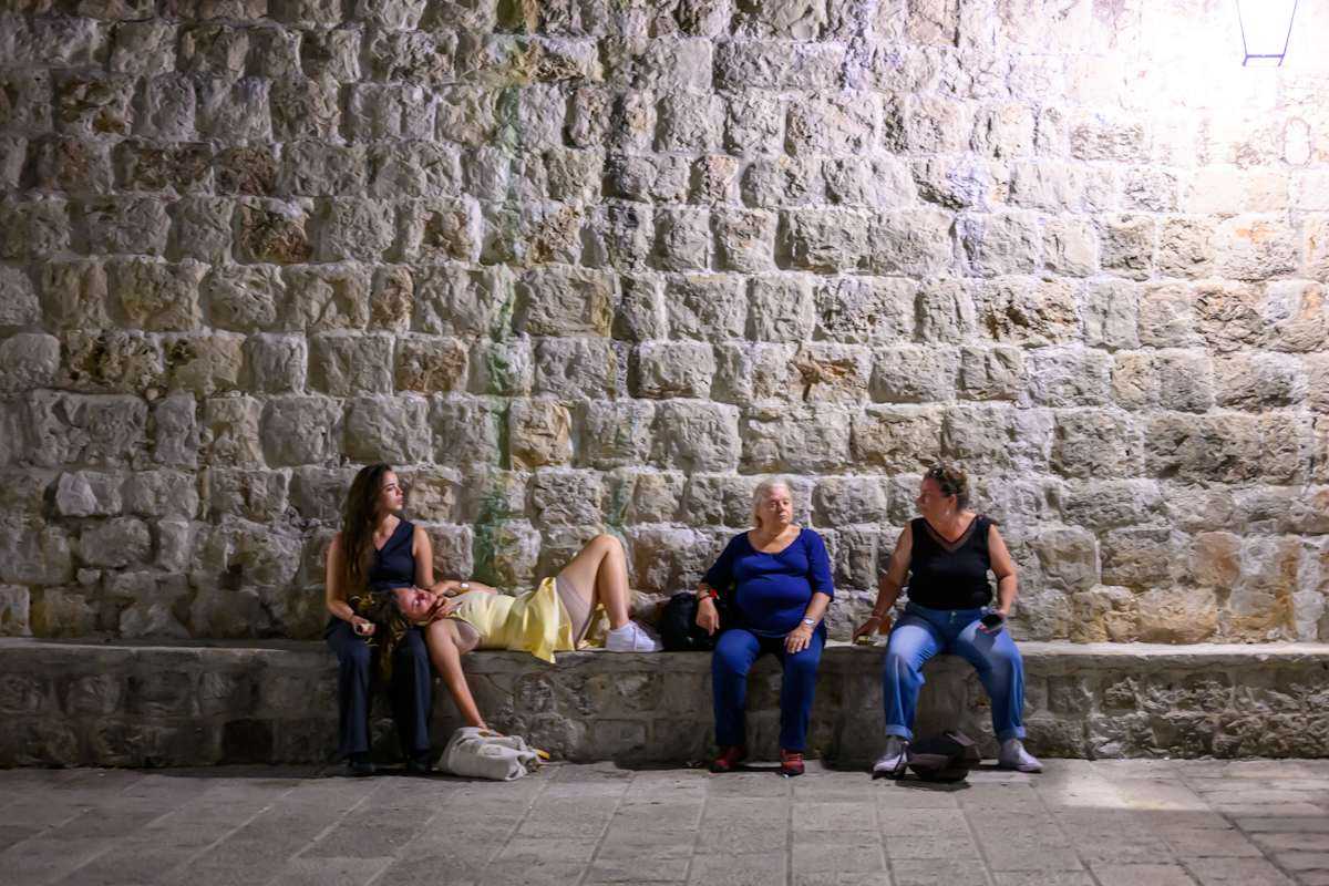 Evening on Stradun: When Dubrovnik Slows Down and Comes Alive Again 4 stradun07